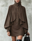 Chocolade hoge hals mini-jurk met cape-stijl panelen
