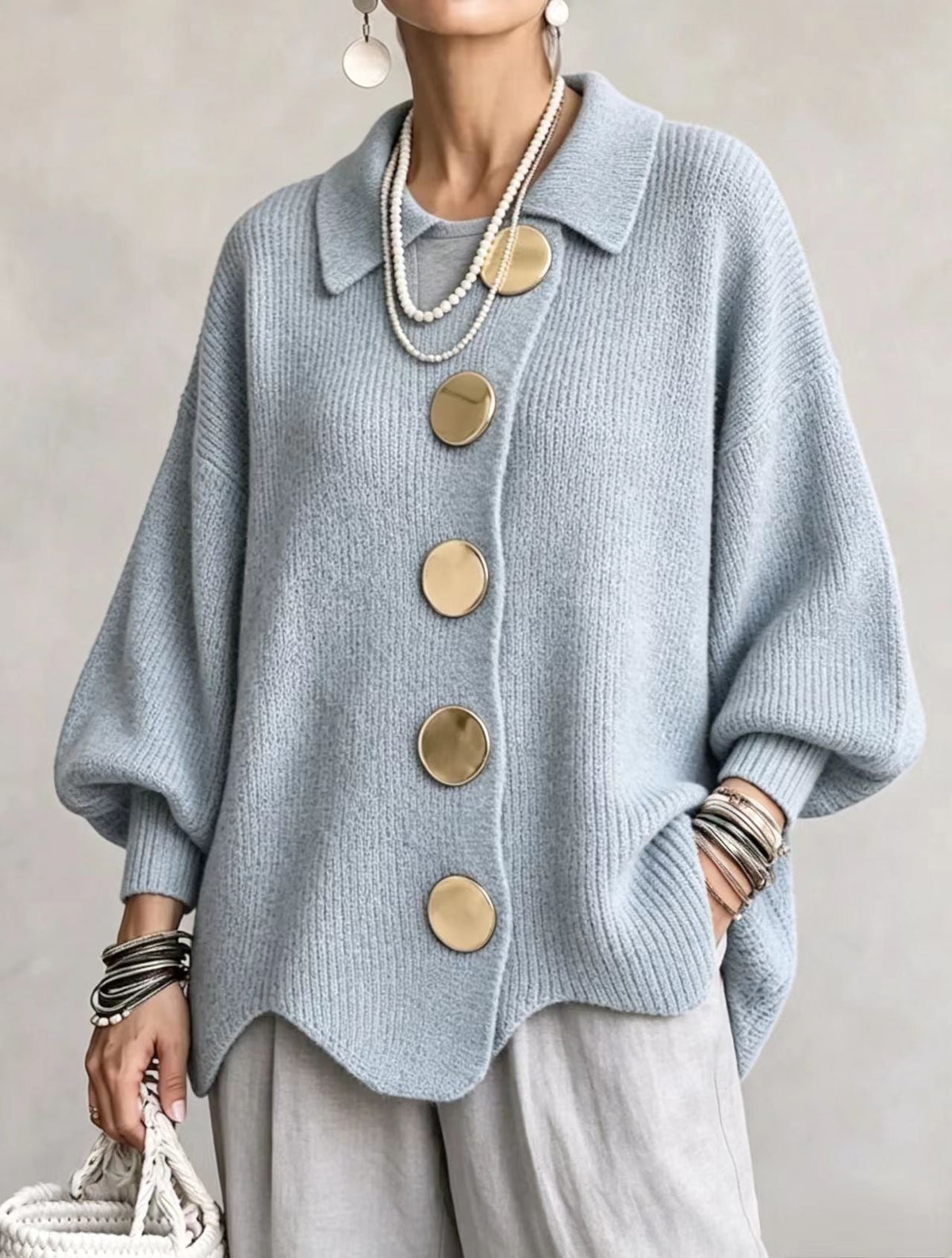 Victoire | Oversized cardigan met grote gouden knopen