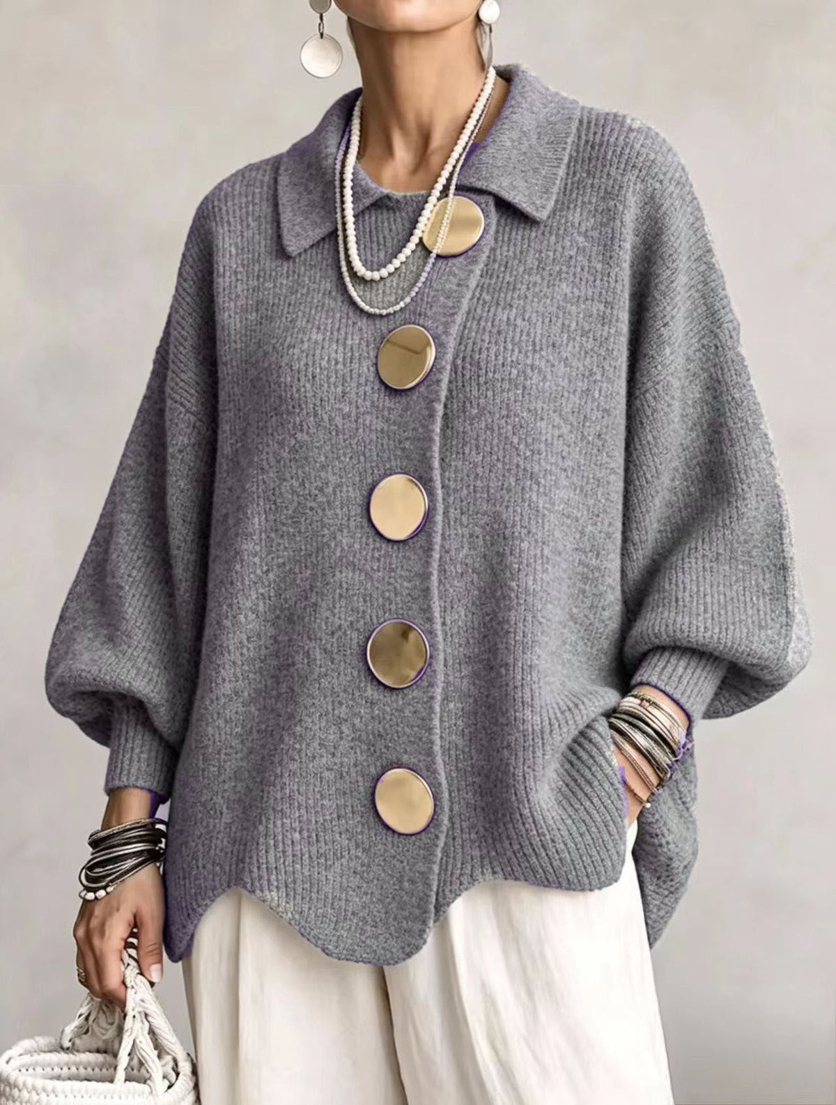 Victoire | Oversized cardigan met grote gouden knopen