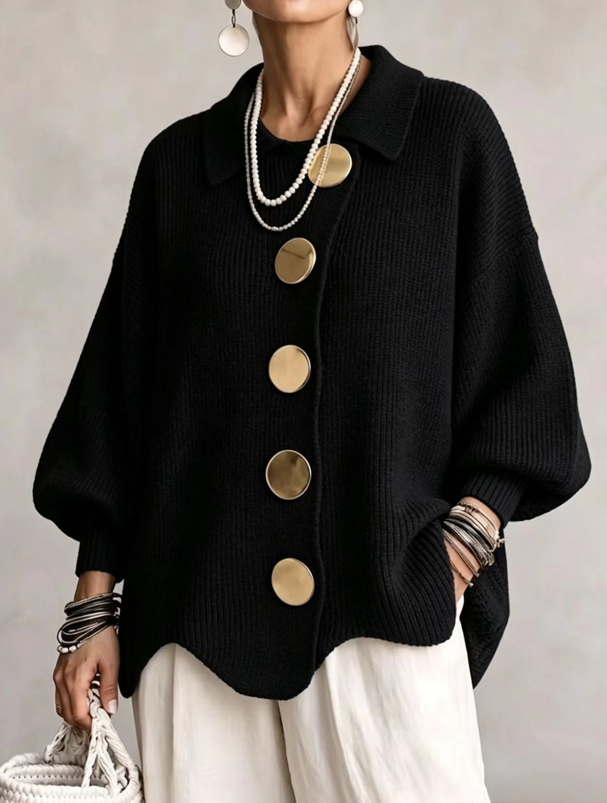 Victoire | Oversized cardigan met grote gouden knopen