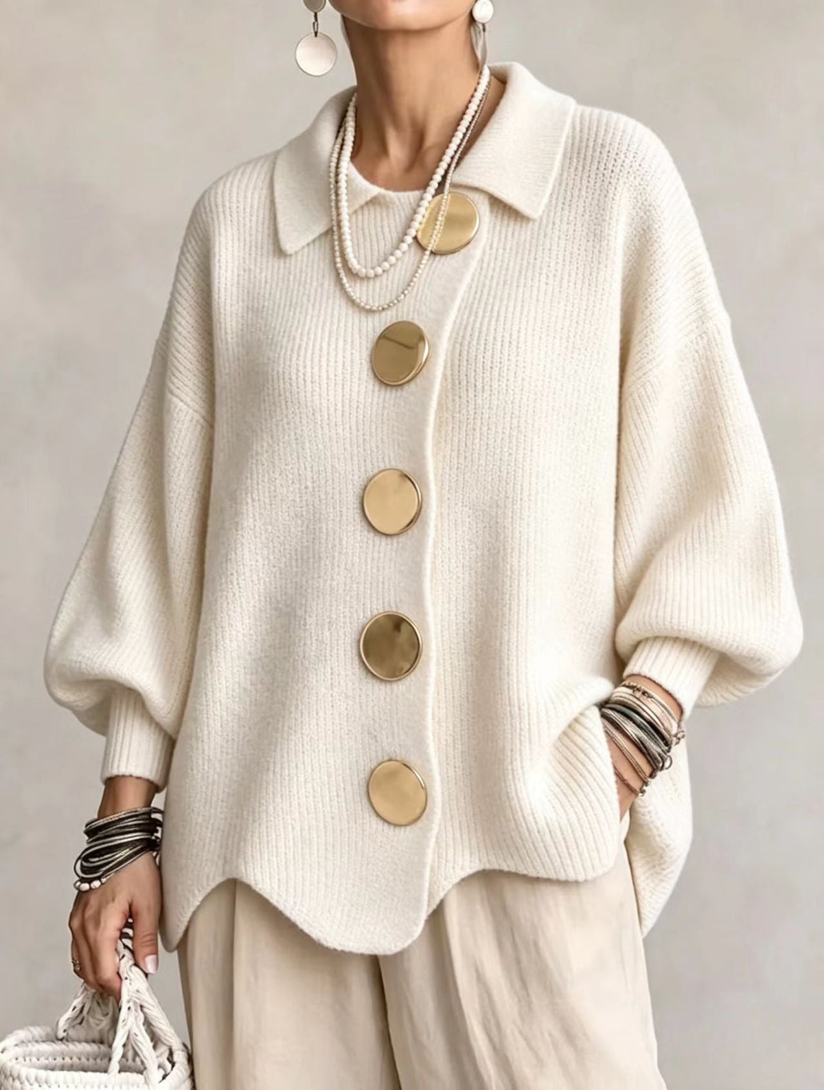Victoire | Oversized cardigan met grote gouden knopen