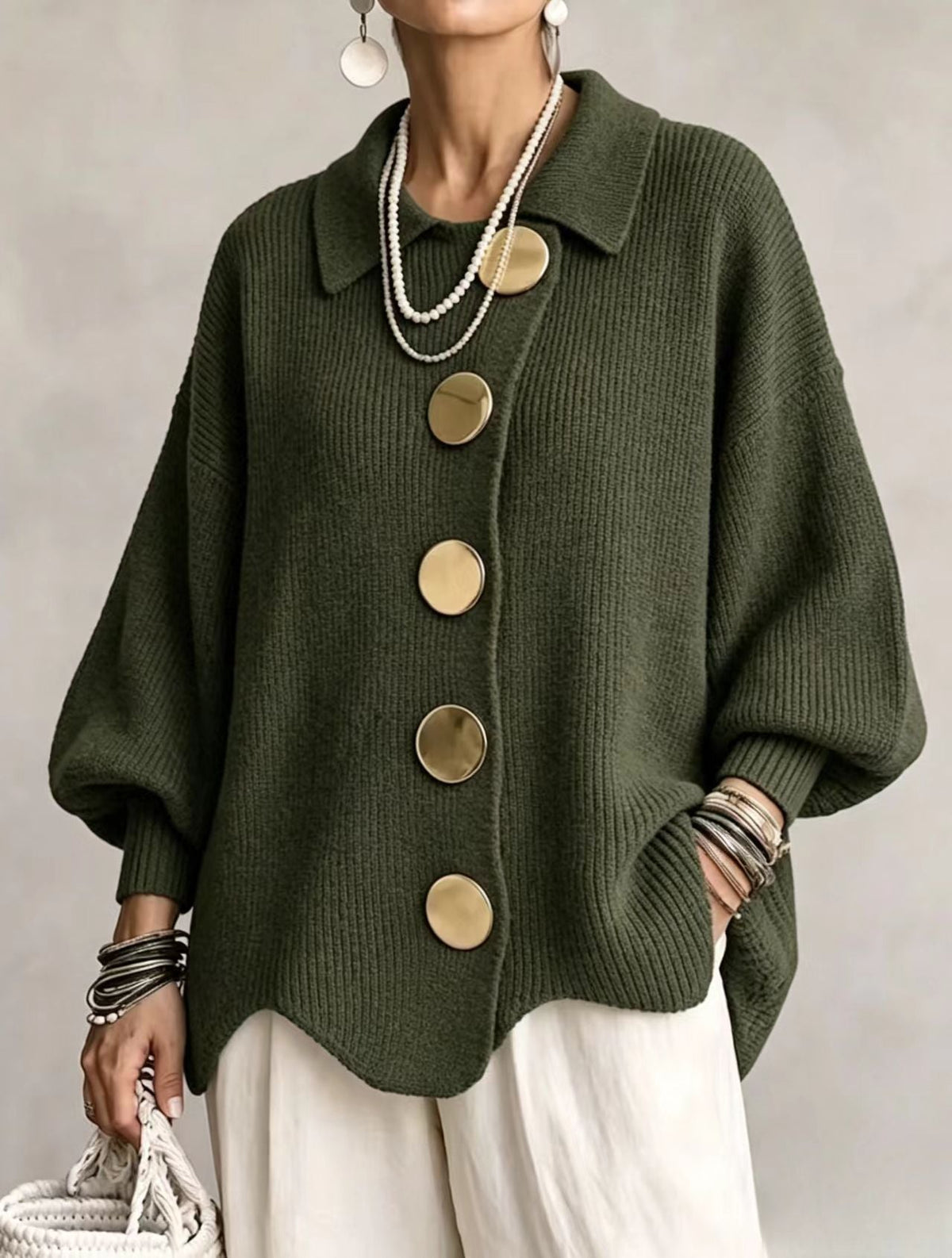 Victoire | Oversized cardigan met grote gouden knopen