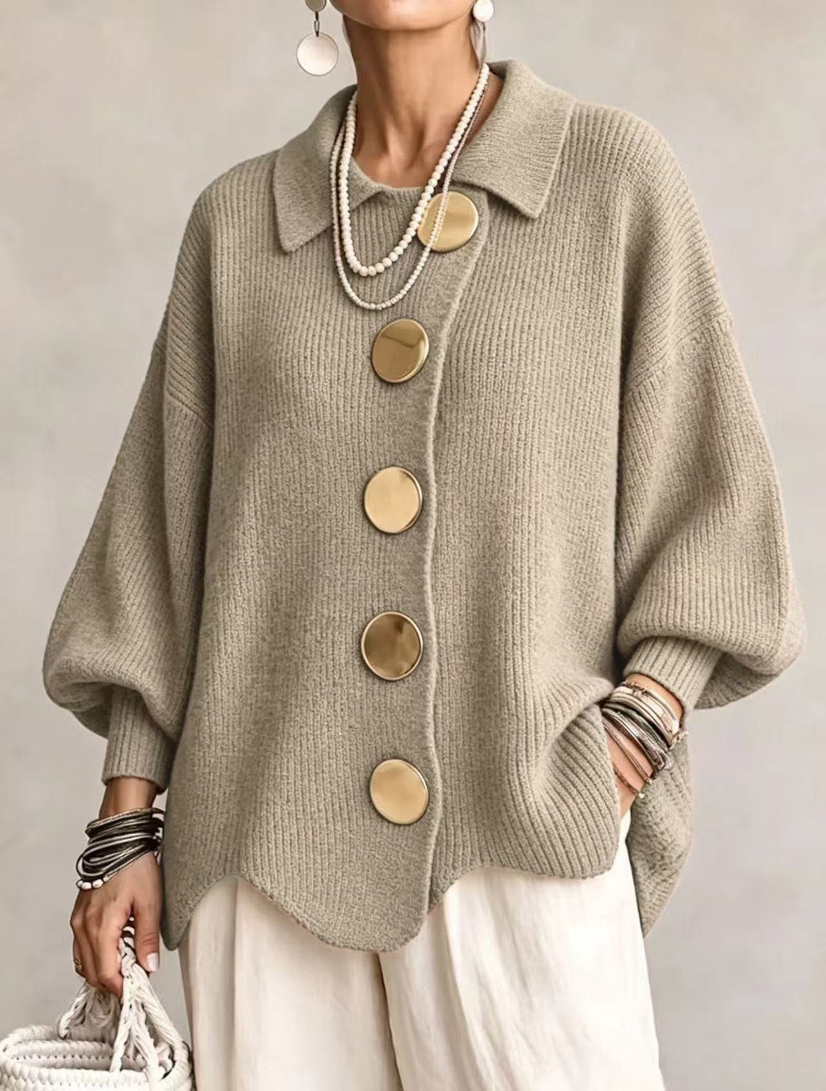Victoire | Oversized cardigan met grote gouden knopen