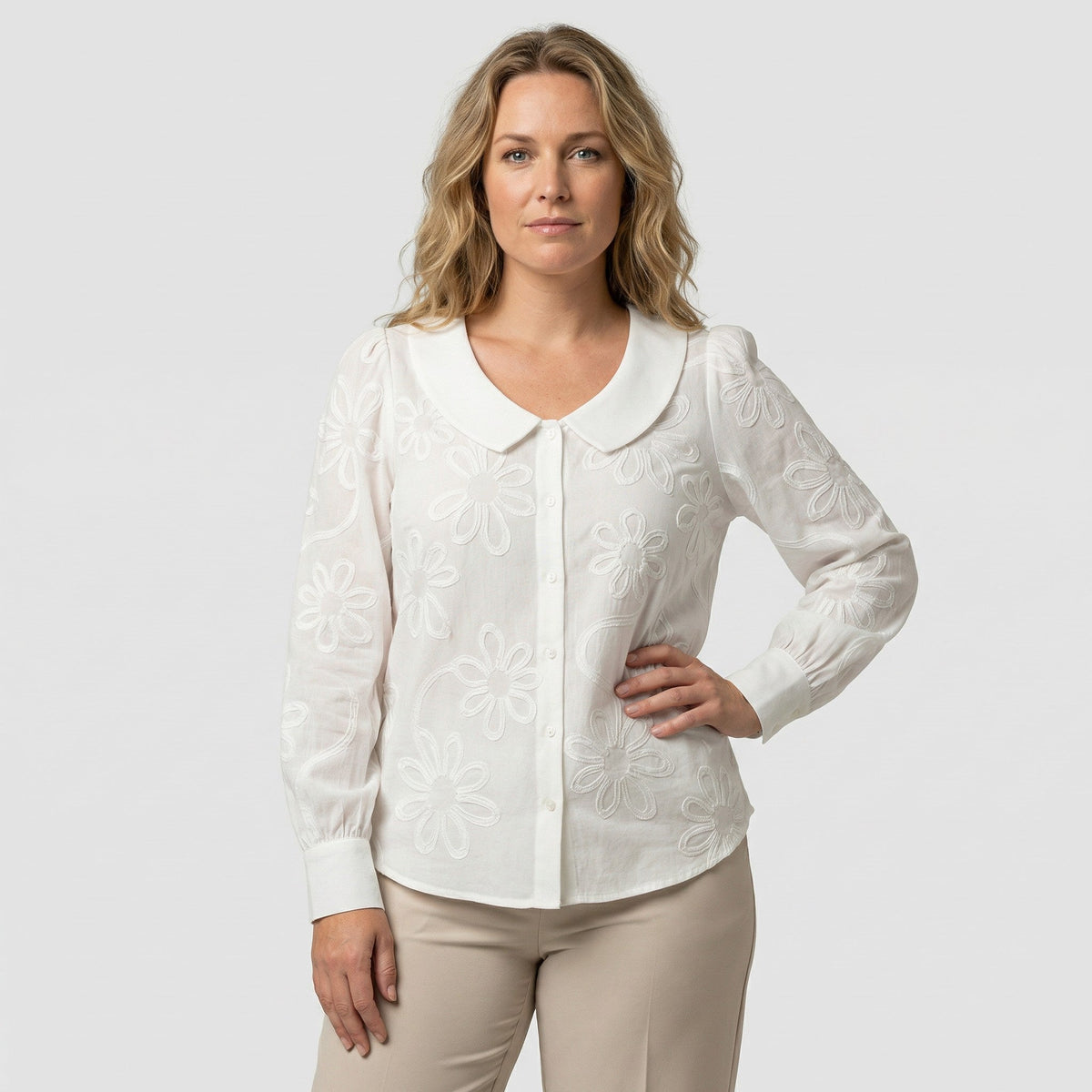 Claudine | Elegante Blouse met Geborduurde Kraag
