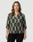 Nora | Flatterende damesblouse met elegant patroon
