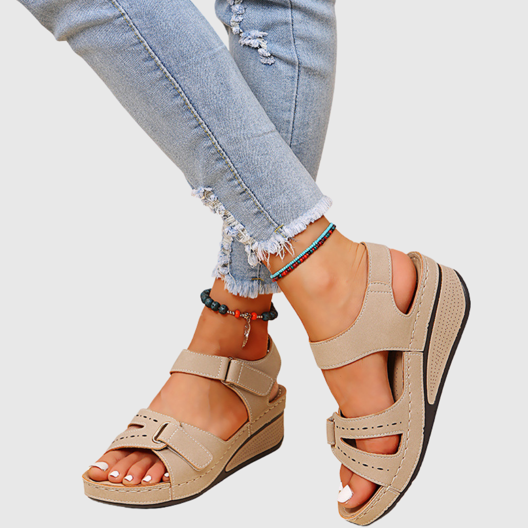 Annelie | Sandalen met Sleehak en Open Neus