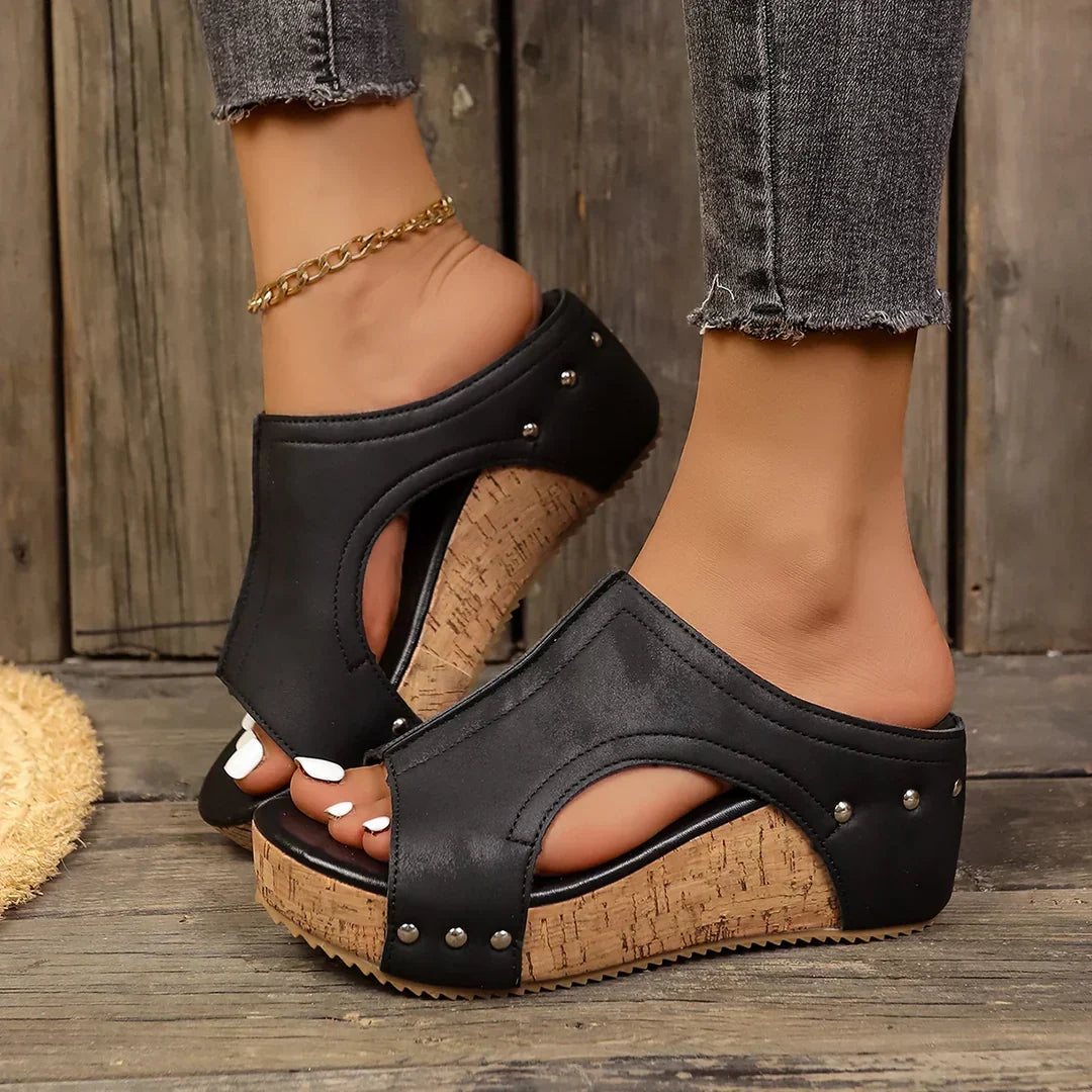Szilvia – studsandalen met hak