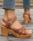 Bewerken – modieuze gevlochten bandjes sandalen met blokhak