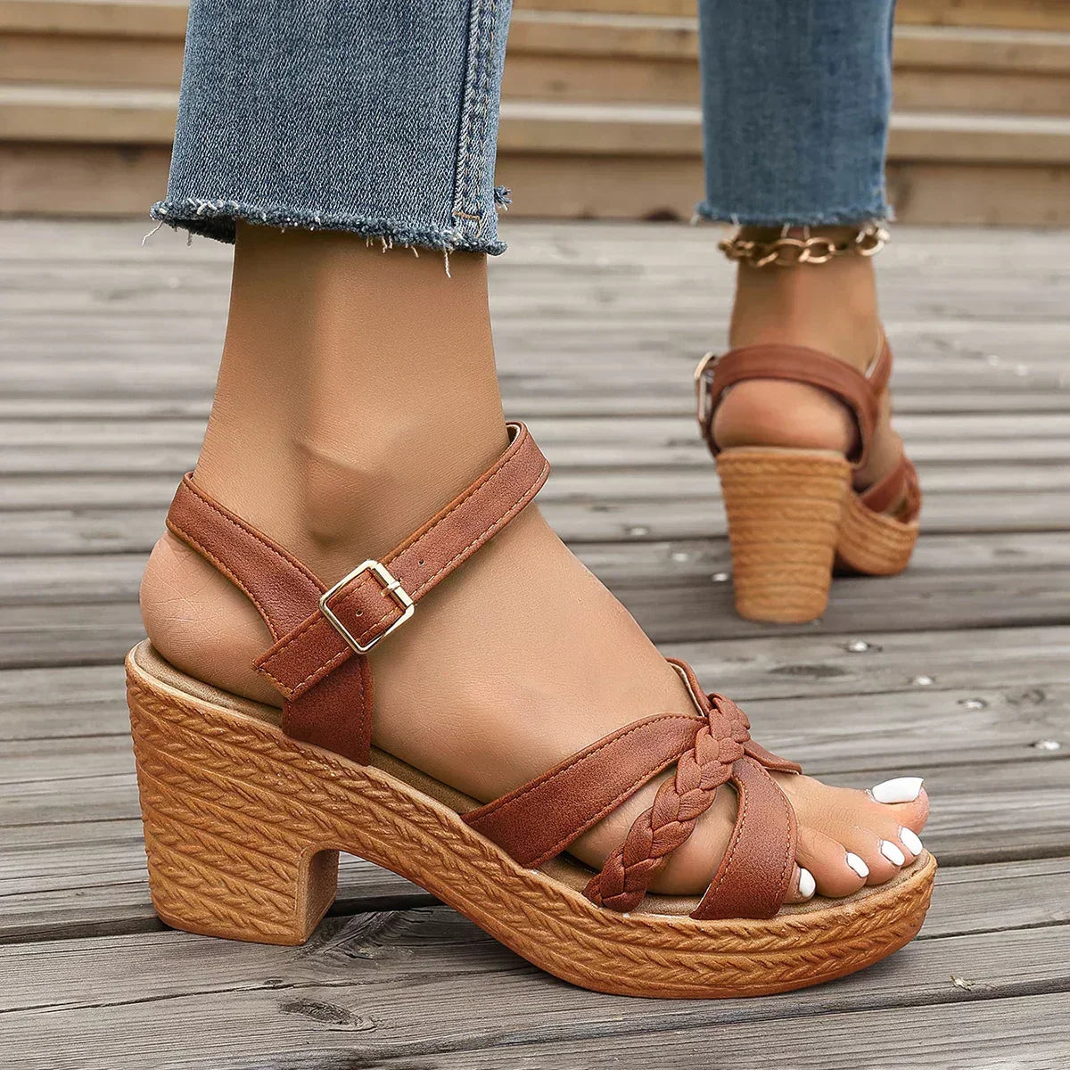 Bewerken – modieuze gevlochten bandjes sandalen met blokhak