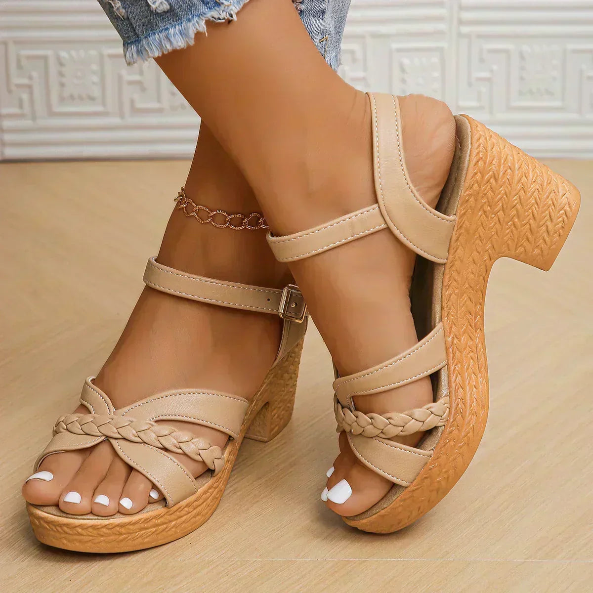 Bewerken – modieuze gevlochten bandjes sandalen met blokhak