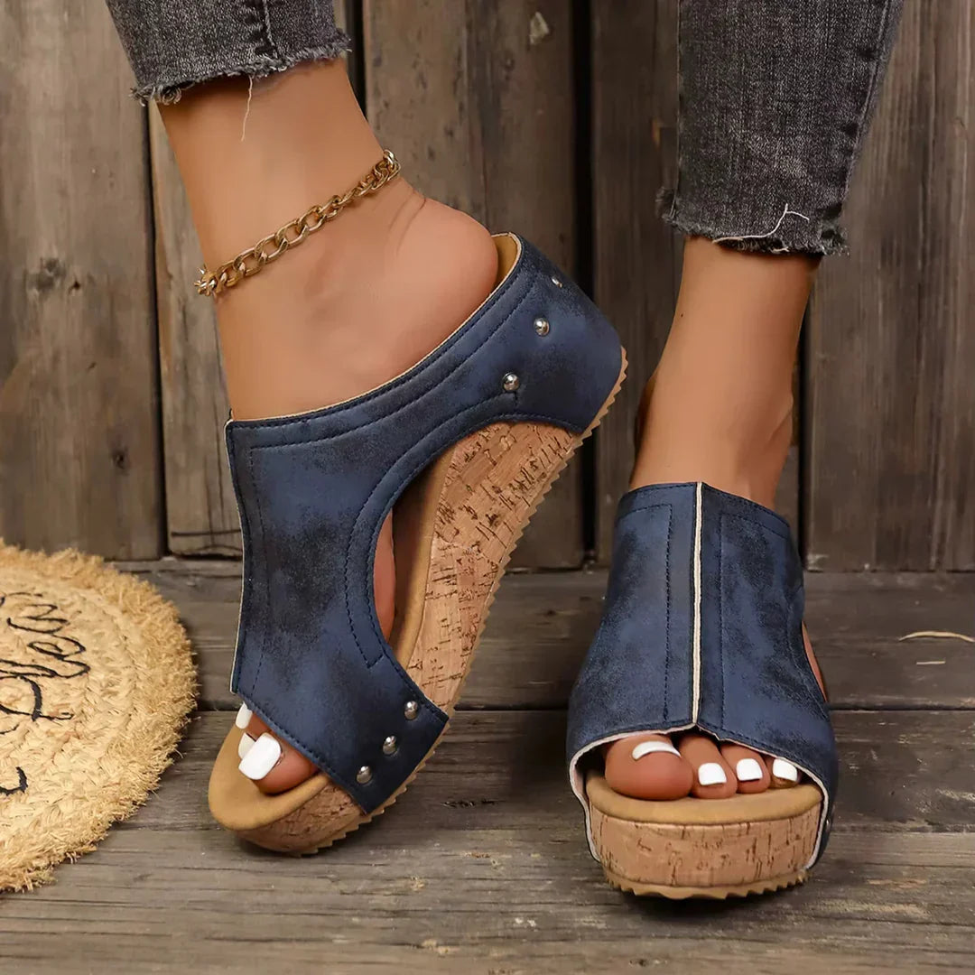 Szilvia – studsandalen met hak