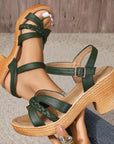 Bewerken – modieuze gevlochten bandjes sandalen met blokhak