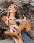 Bewerken – modieuze gevlochten bandjes sandalen met blokhak