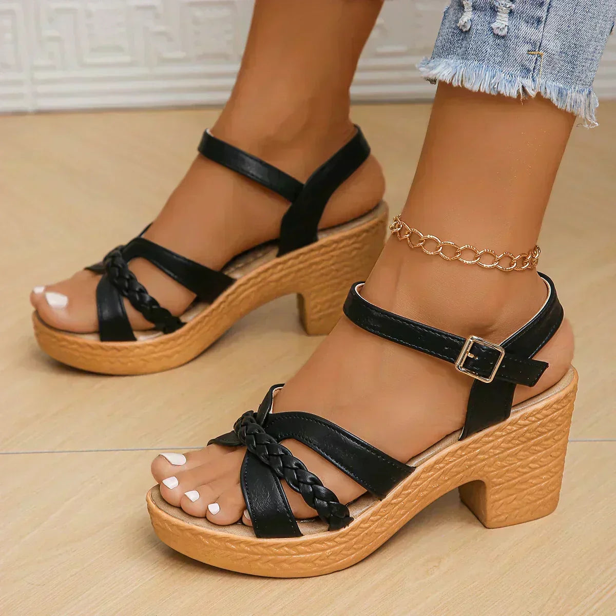 Bewerken – modieuze gevlochten bandjes sandalen met blokhak
