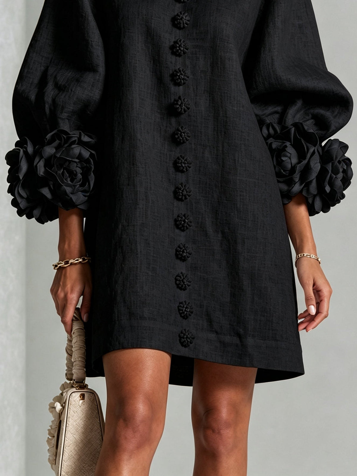 Zwarte Bloemen Button-down Mini Jurk Met Opvallende Bloemkraag