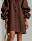 Chocoladebruine Bloemen Knop-down Mini Jurk Met Opvallende Bloemenkappen