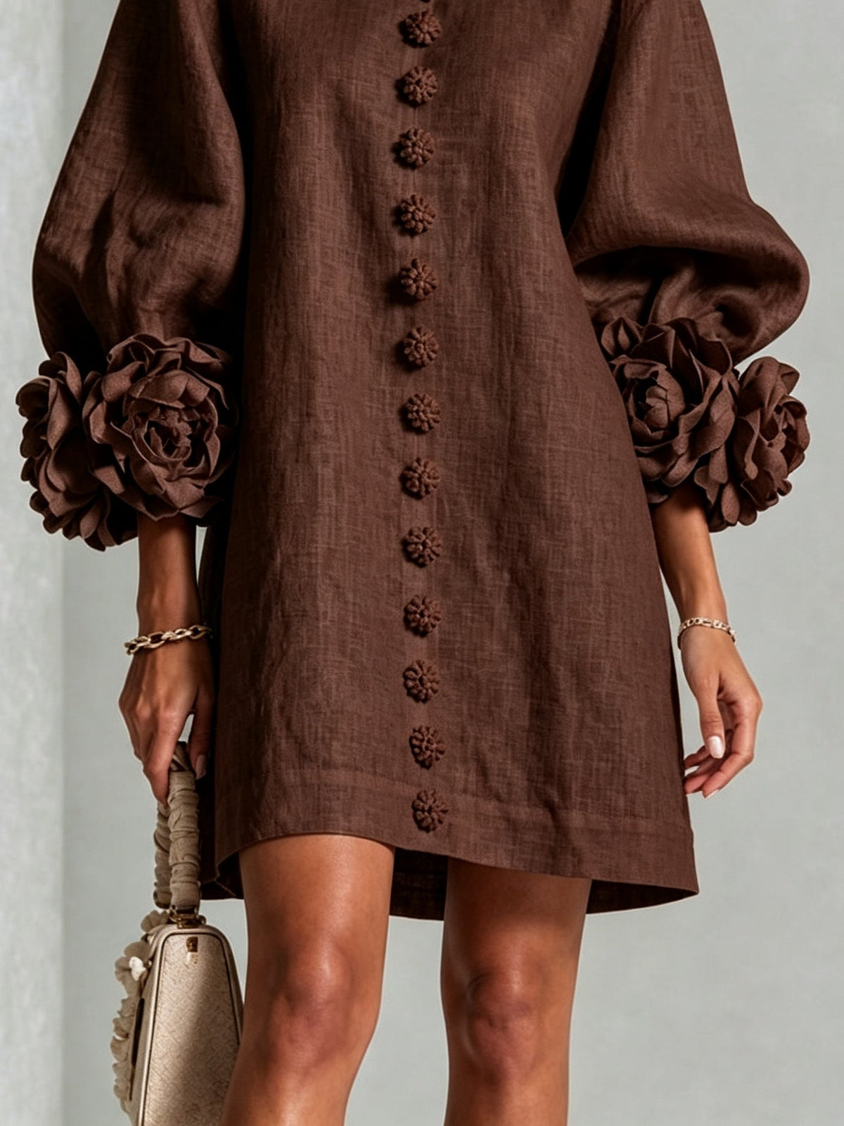 Chocoladebruine Bloemen Knop-down Mini Jurk Met Opvallende Bloemenkappen