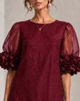 Bordeaux Organza Mini-jurk met Pofmouwen en Opvallende Bloemmotieven