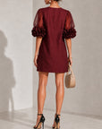 Bordeaux Organza Mini-jurk met Pofmouwen en Opvallende Bloemmotieven