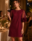 Bordeaux Organza Mini-jurk met Pofmouwen en Opvallende Bloemmotieven