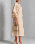 Beige Bloemen Knopen Midi Jurk Met Opvallende Bloemknoopmanchetten