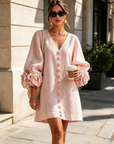 Roze V-hals Bloemen Knopjes Mini Jurk Met Opvallende Bloem Cuffs