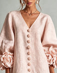 Roze V-hals Bloemen Knopjes Mini Jurk Met Opvallende Bloem Cuffs
