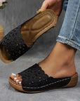 Emőke – ergonomische sandaal met bloemenuitsnijding